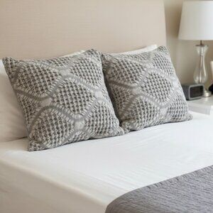 Artelier Nicole Miller Woven Lattice Chevron Knit Gray Pillowcases Set 2 Bedding